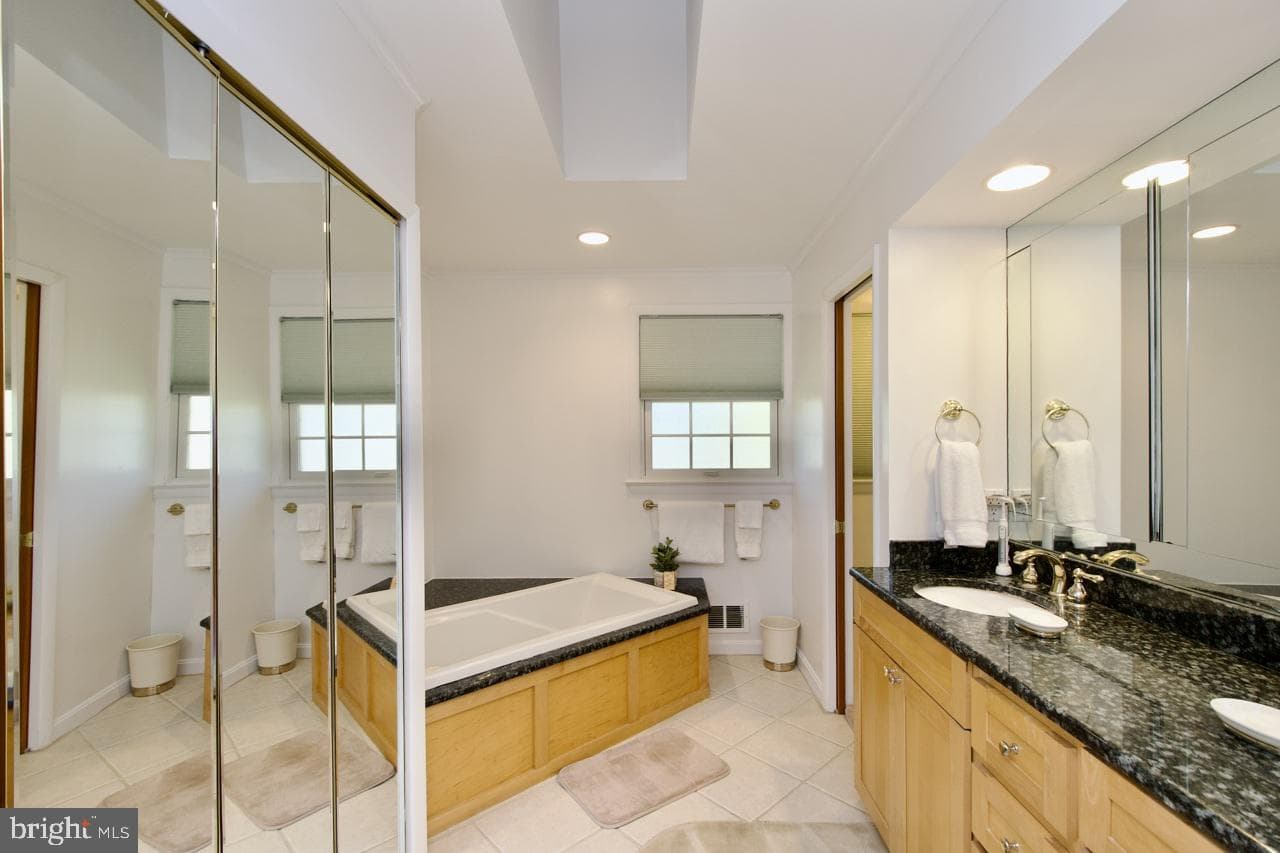 6613 Kerns Road photo 18