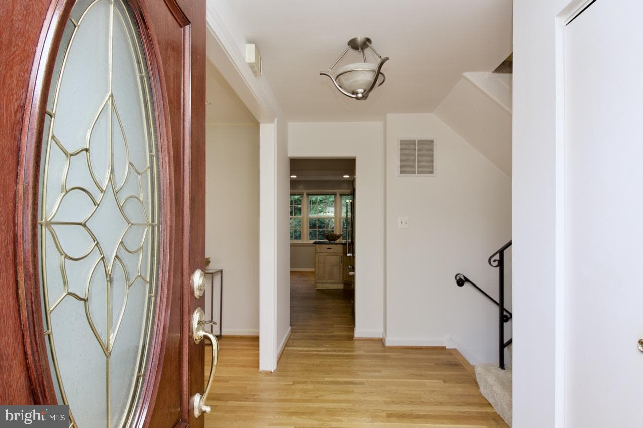 6613 Kerns Road photo 2