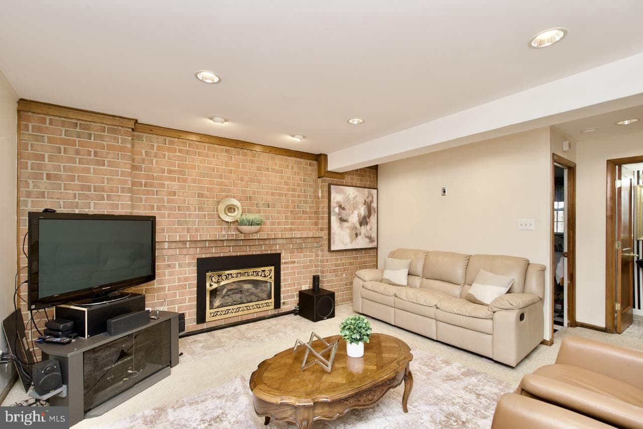 6613 Kerns Road photo 31
