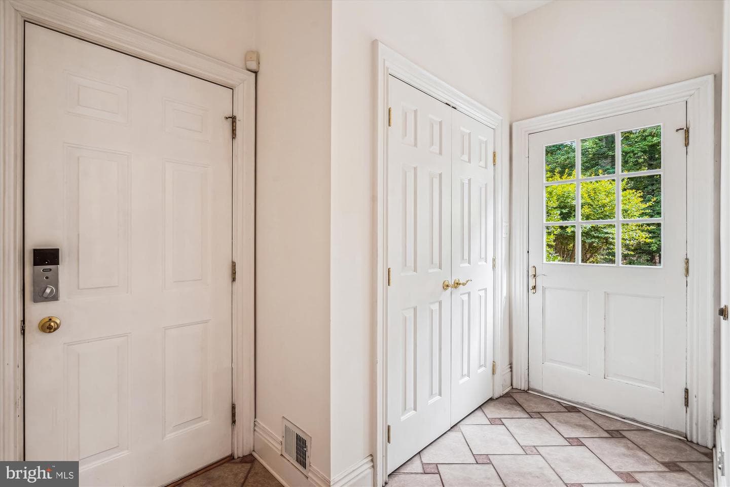 8902 Chequers Way photo 20