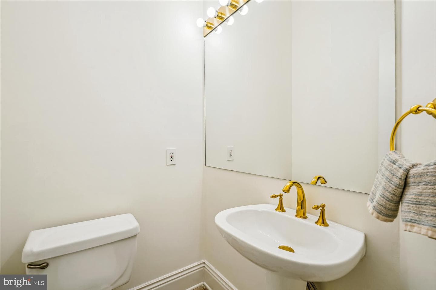 8902 Chequers Way photo 32