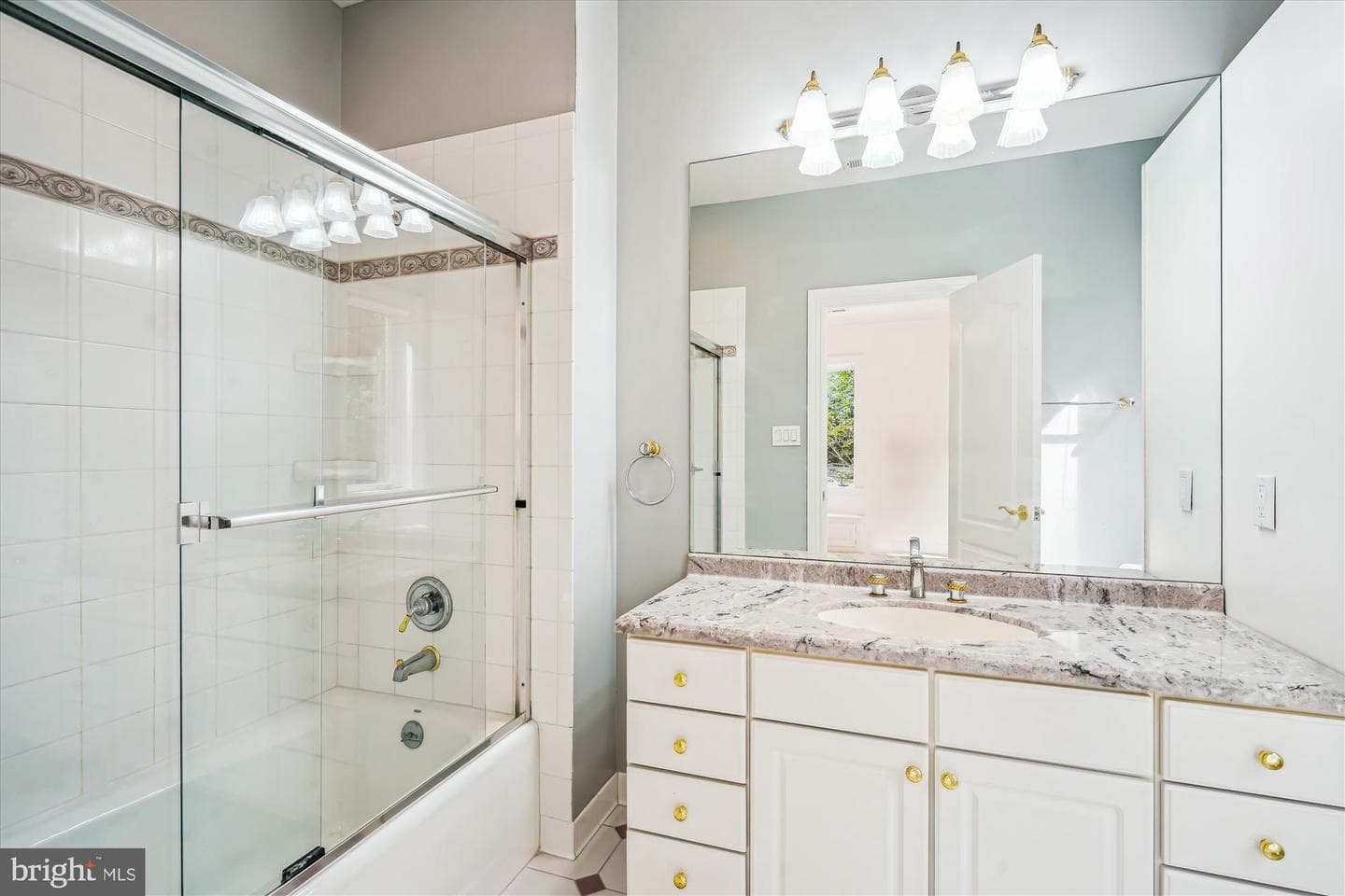 8902 Chequers Way photo 34