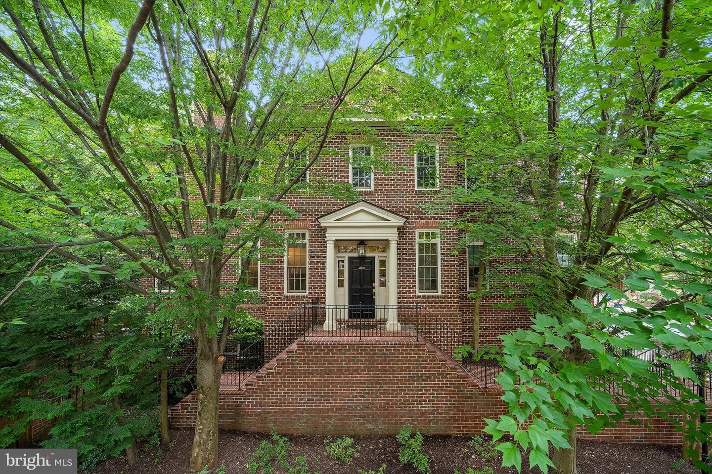 2011 Mayfair McLean Court photo 2