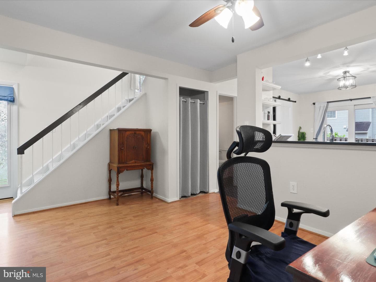 8694 Venoy Court photo 11