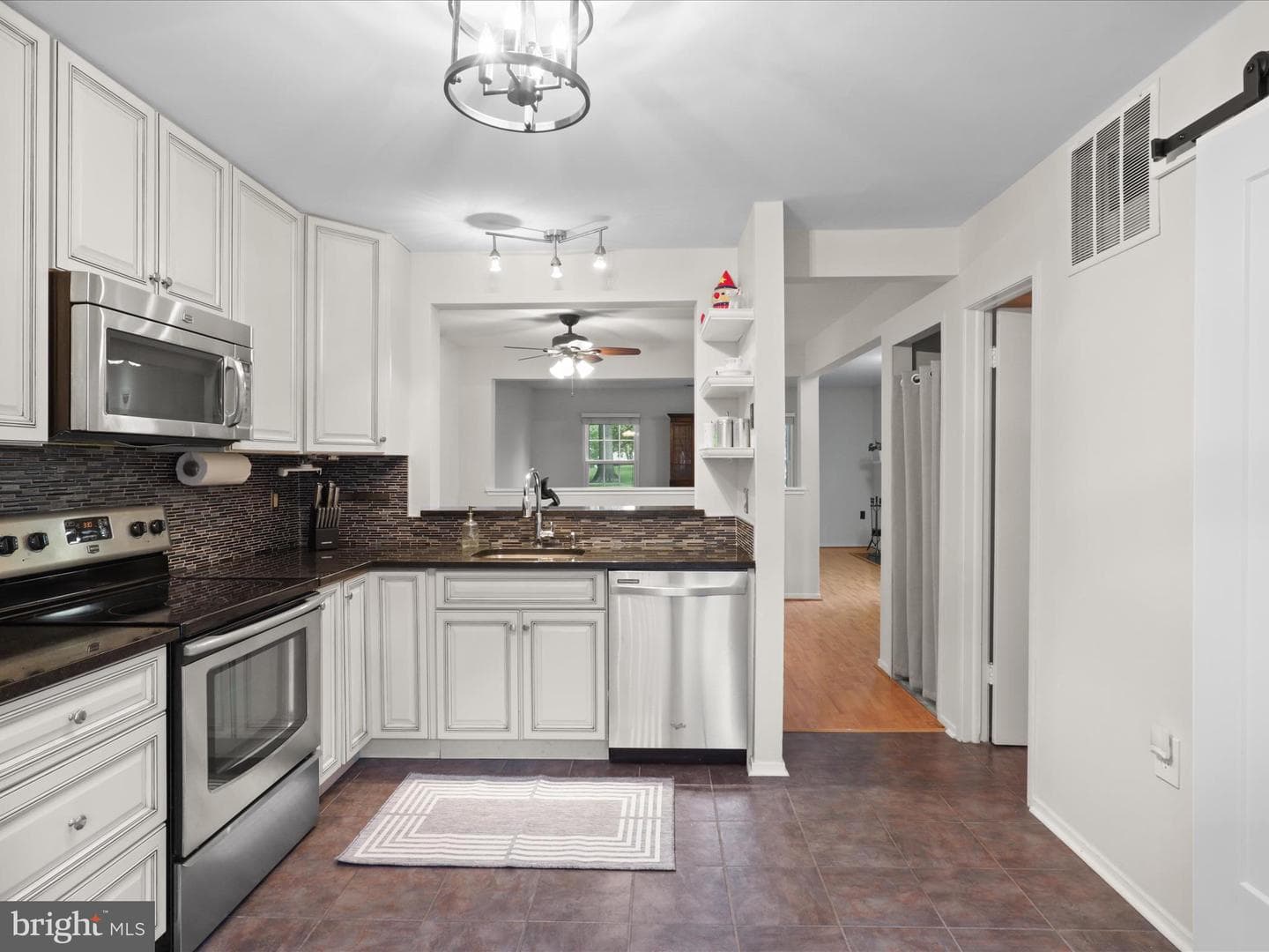 8694 Venoy Court photo 13