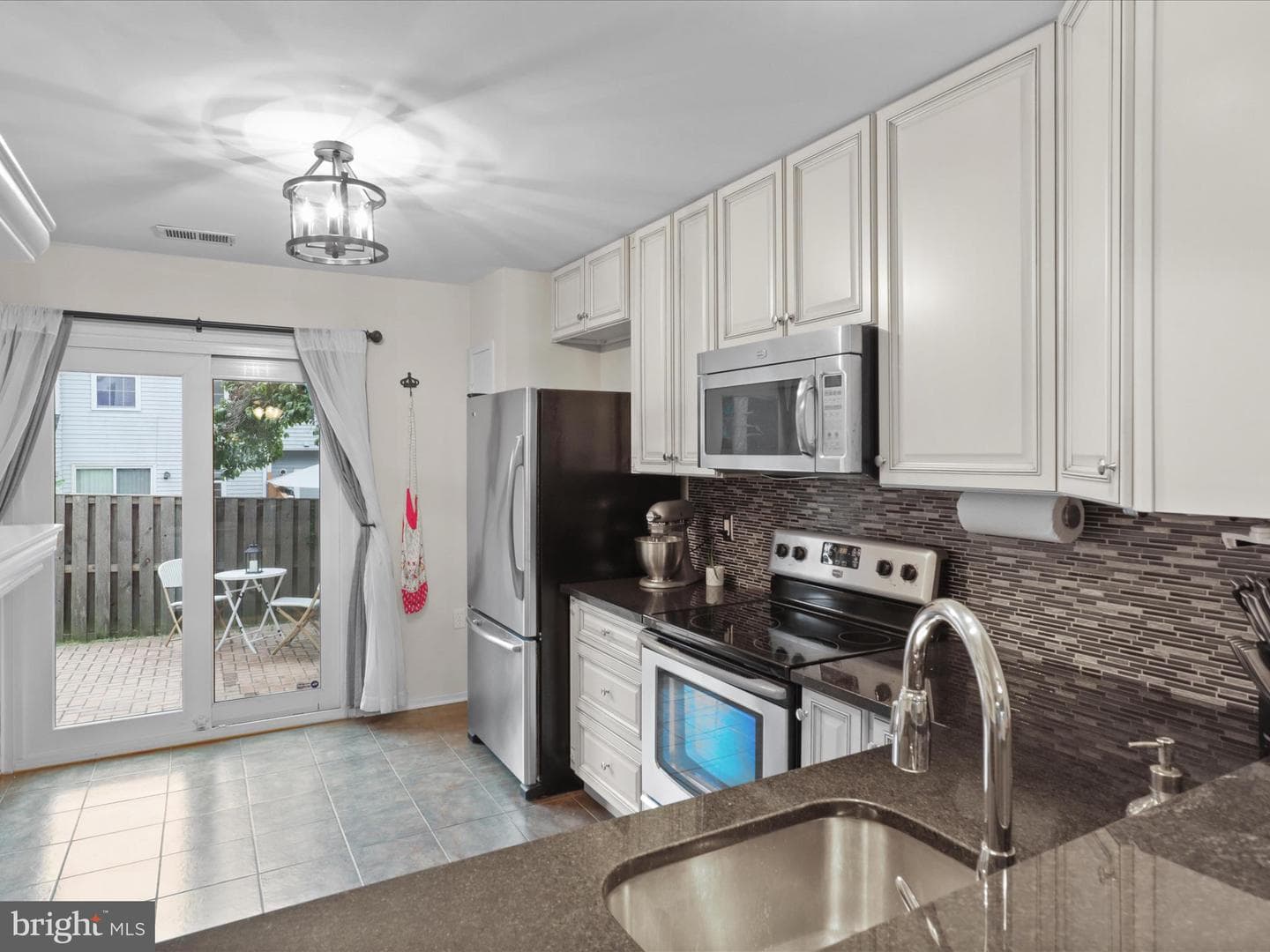 8694 Venoy Court photo 17