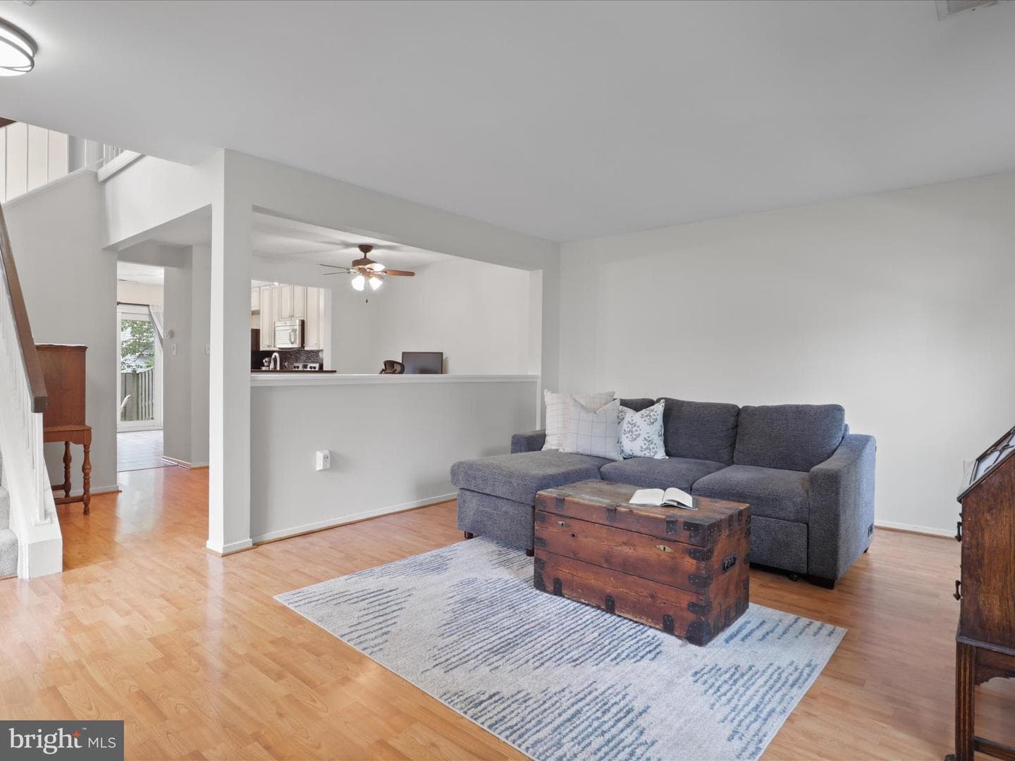 8694 Venoy Court photo 5