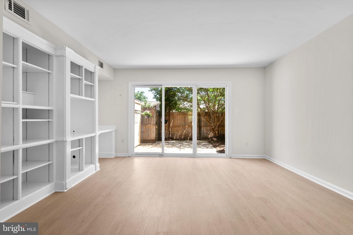 8384 Forrester Boulevard photo 3