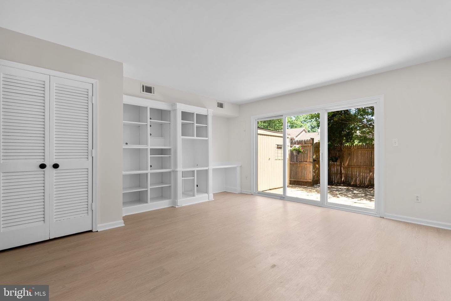 8384 Forrester Boulevard photo 4