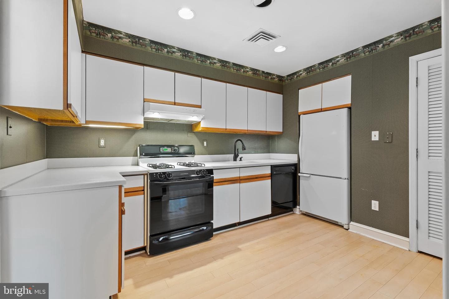 6308 Hawaii Court photo 4