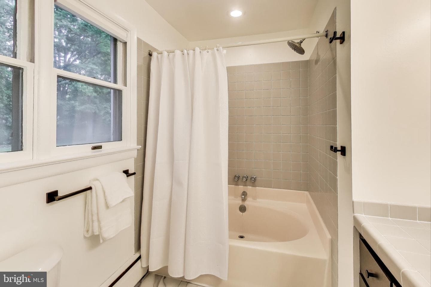 4422 Neptune Drive photo 15