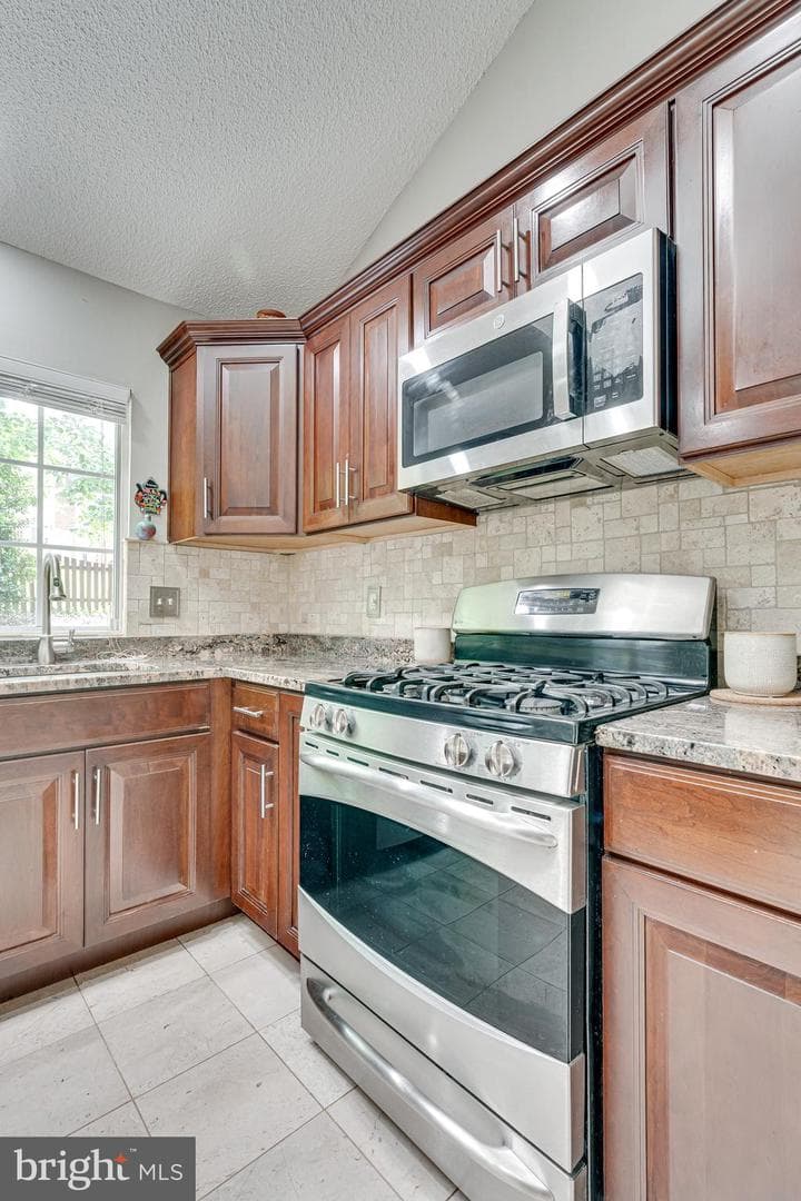 12333 Cliveden Street photo 19