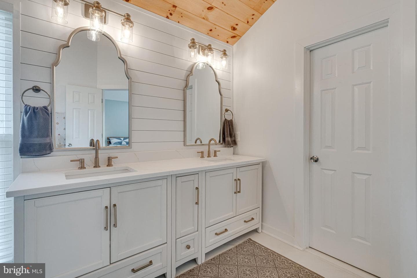 12333 Cliveden Street photo 37