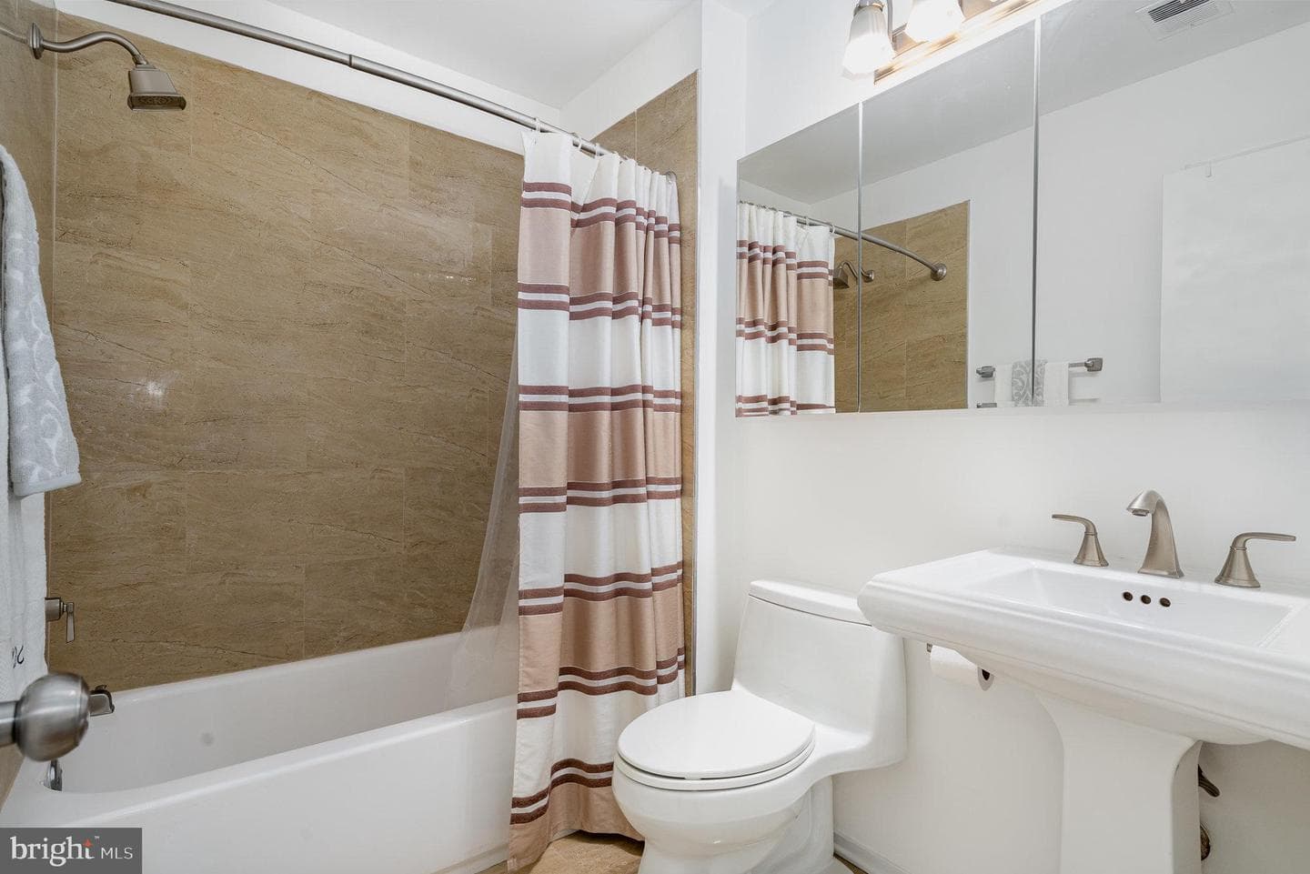 7823 Harrowgate Circle #d photo 13