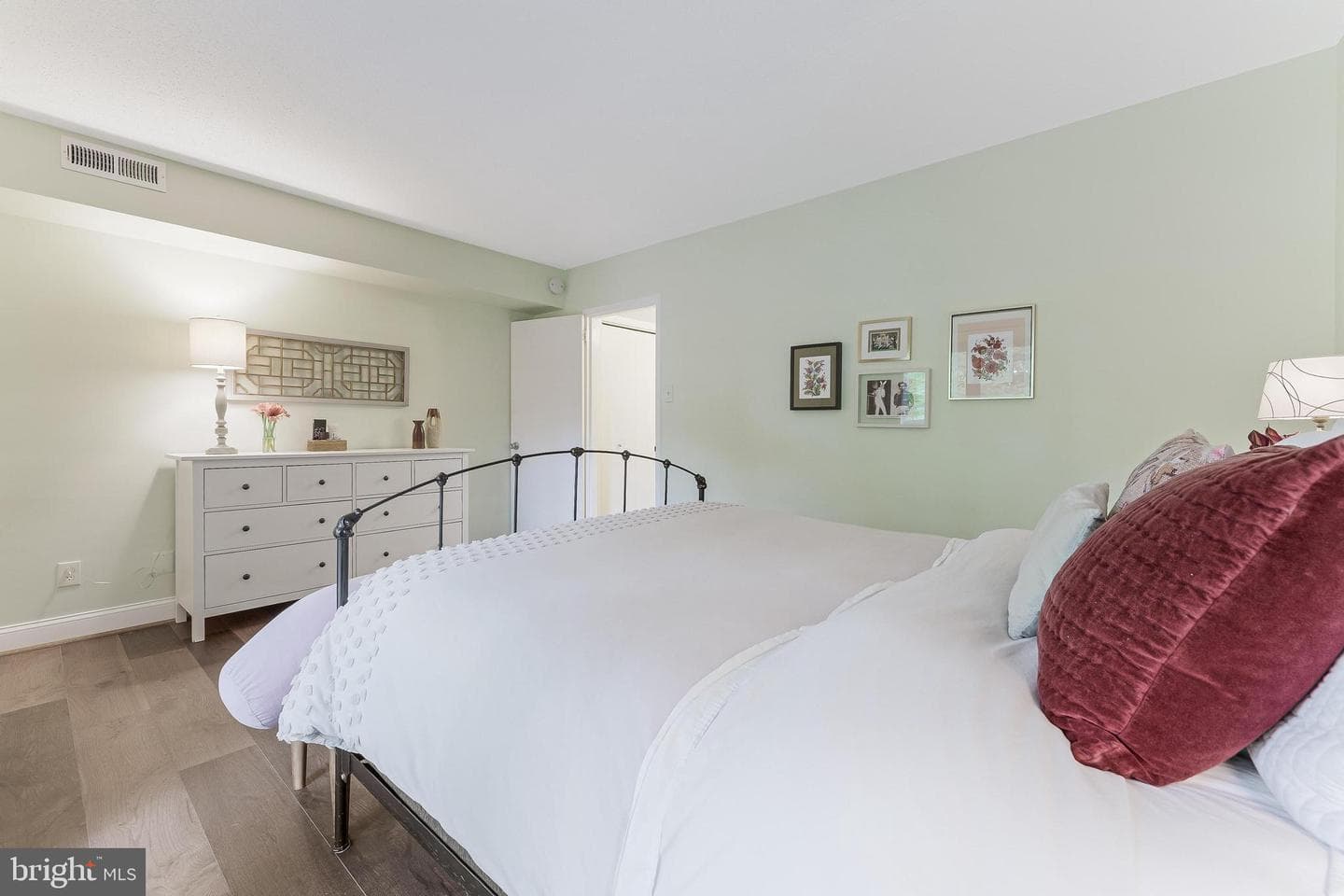 1568 Moorings Drive #11b photo 27
