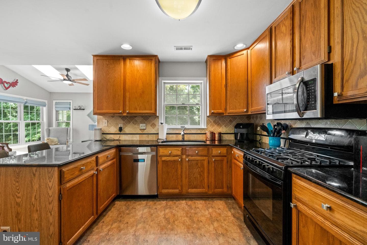5130 Woodfield Drive photo 10