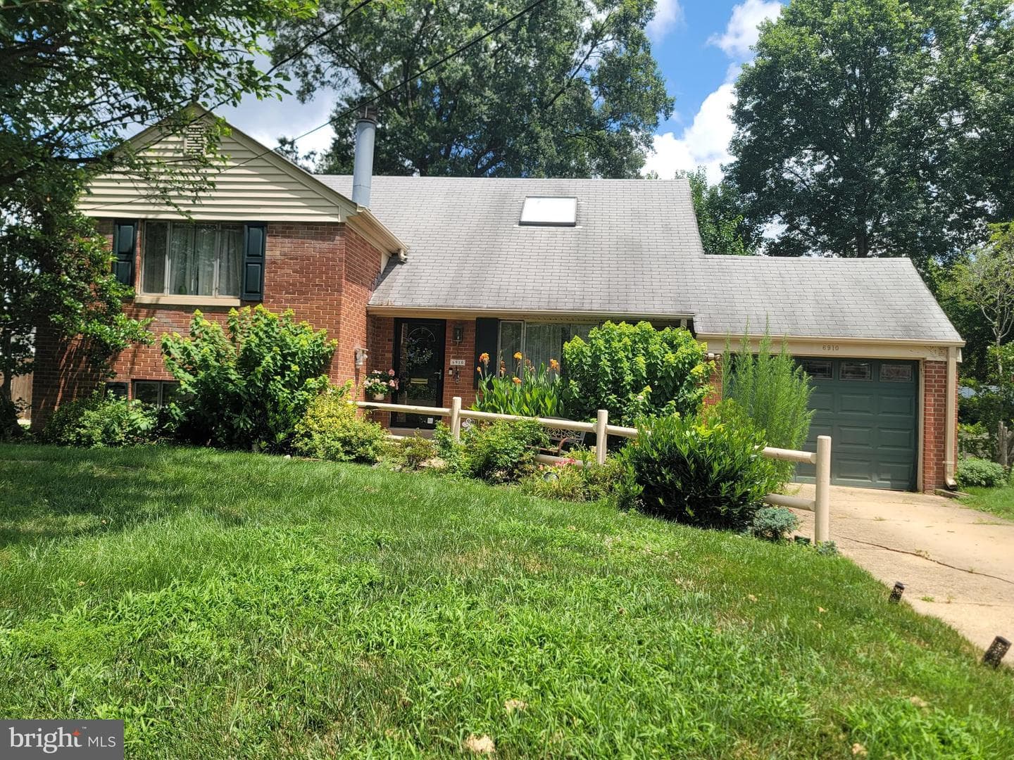 6910 Gilbert Street photo 3