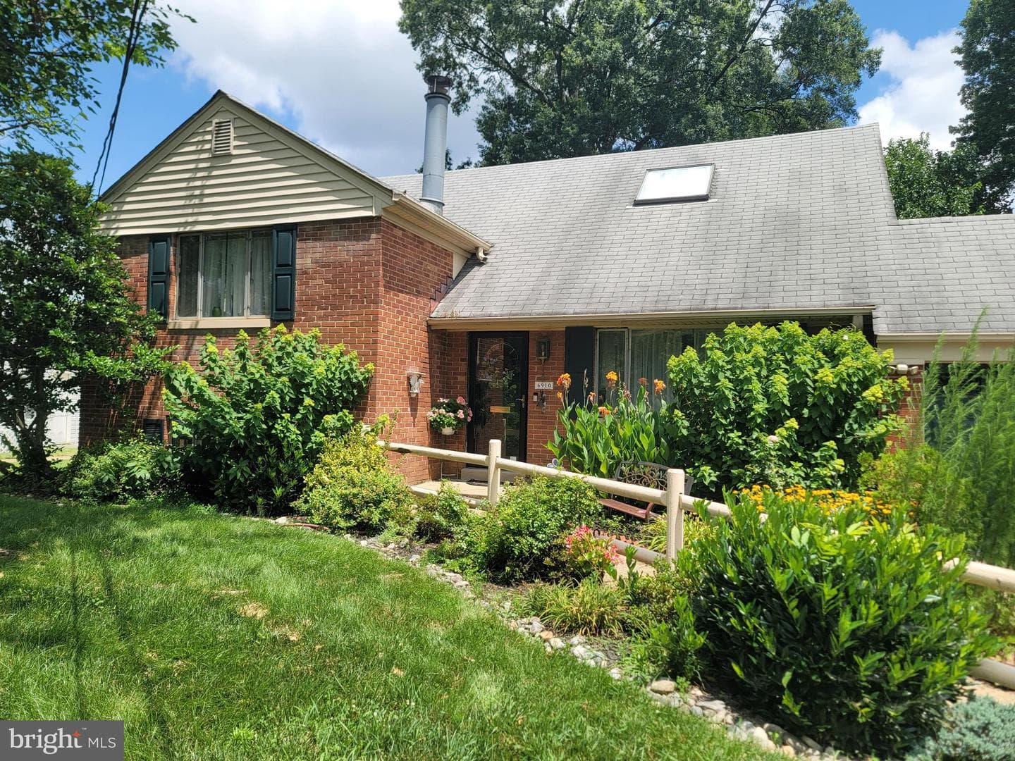 6910 Gilbert Street photo 4