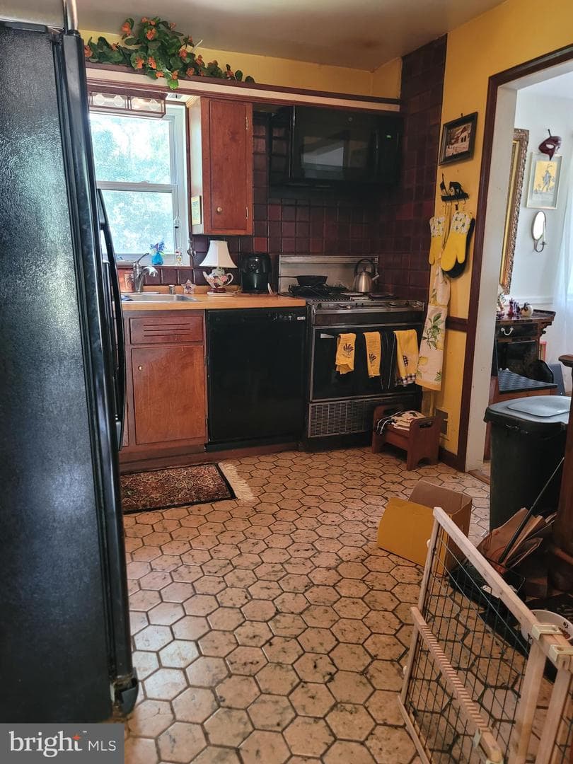 6910 Gilbert Street photo 7