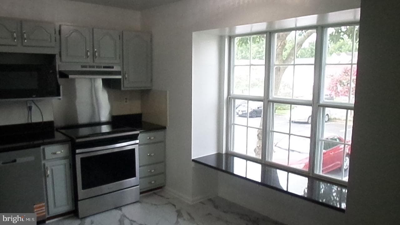 5501 Woodlawn Manor Court photo 8
