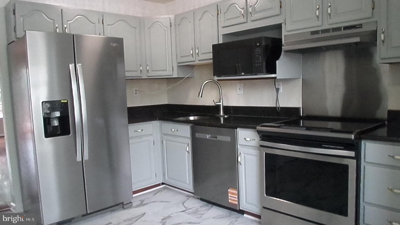 5501 Woodlawn Manor Court photo 9