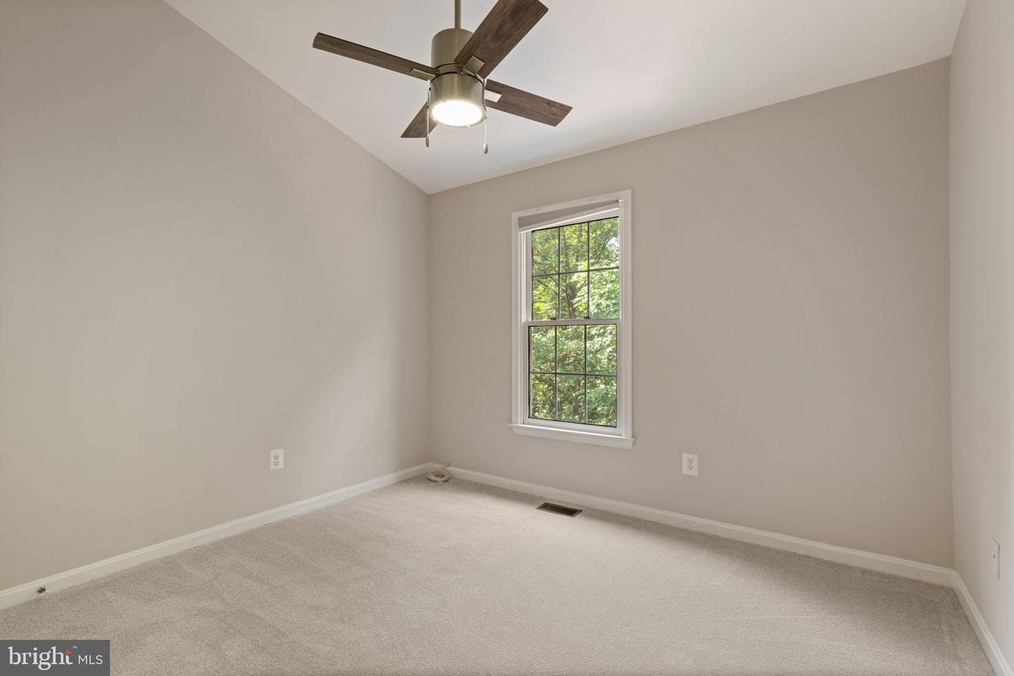 8037 Tanworth Court photo 33