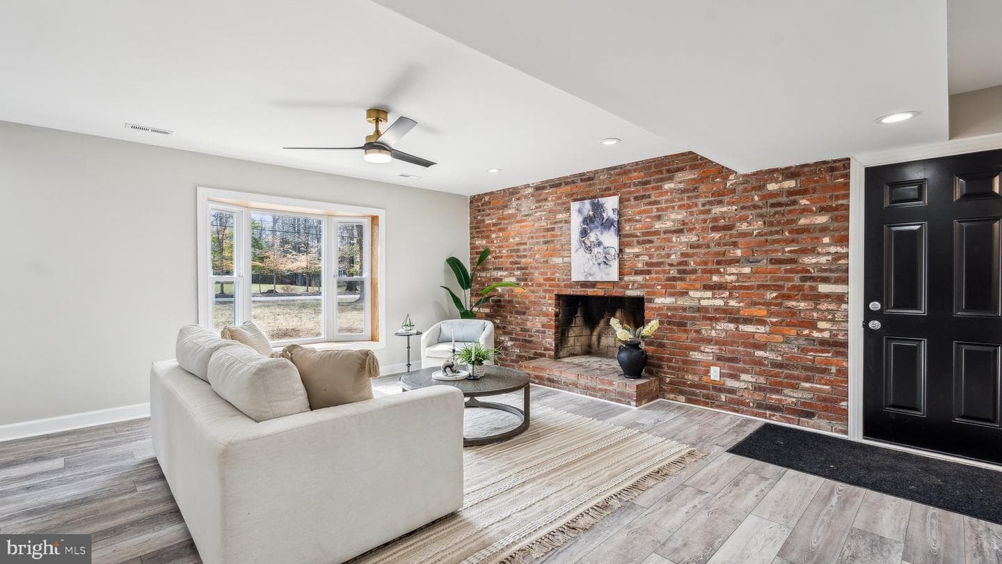 6008 Chapman Road photo 4