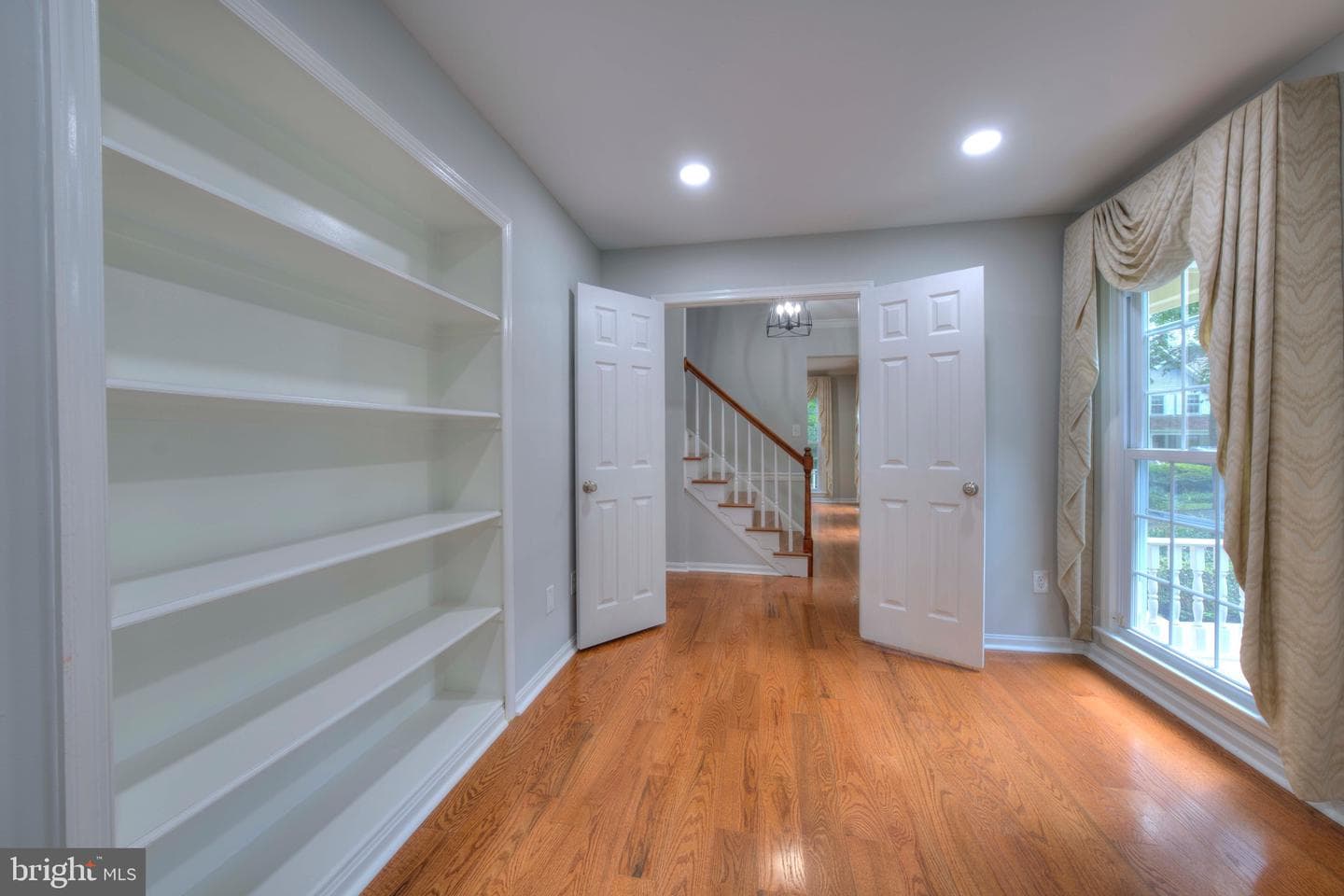 1566 Old Eaton Lane photo 3