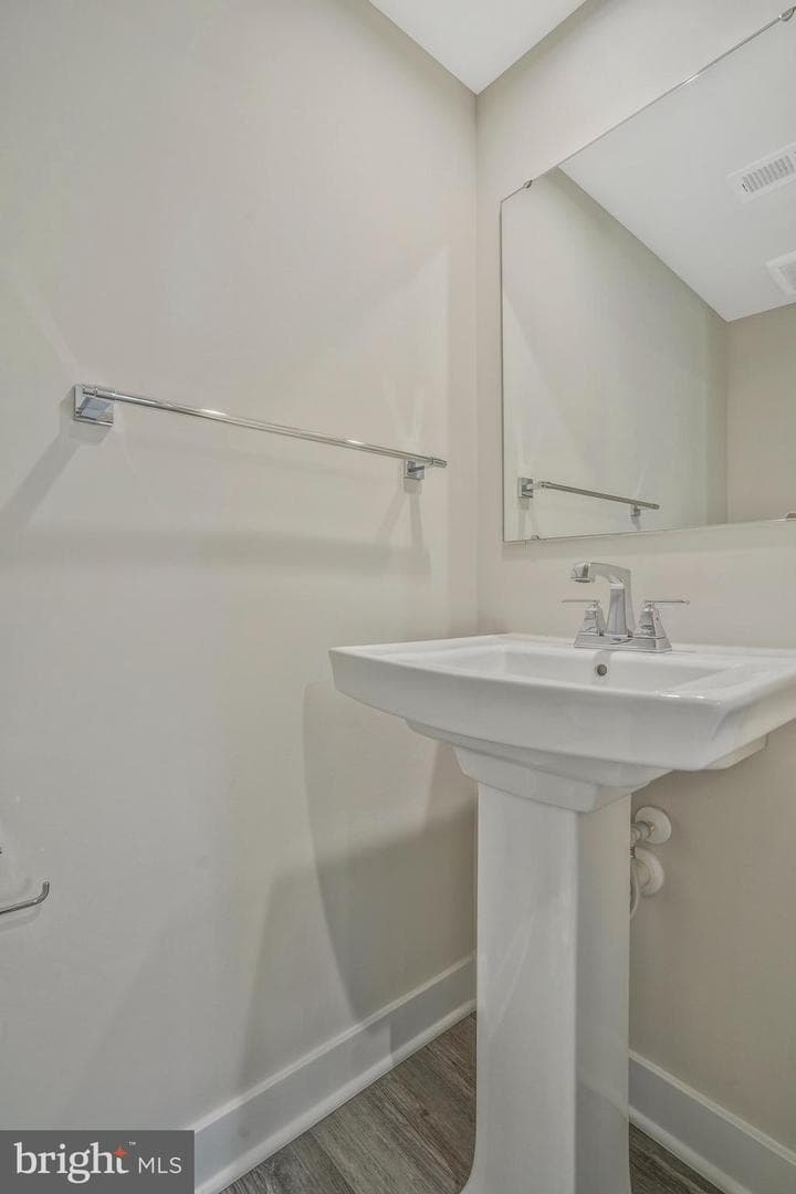 7811 Sutter Lane photo 9