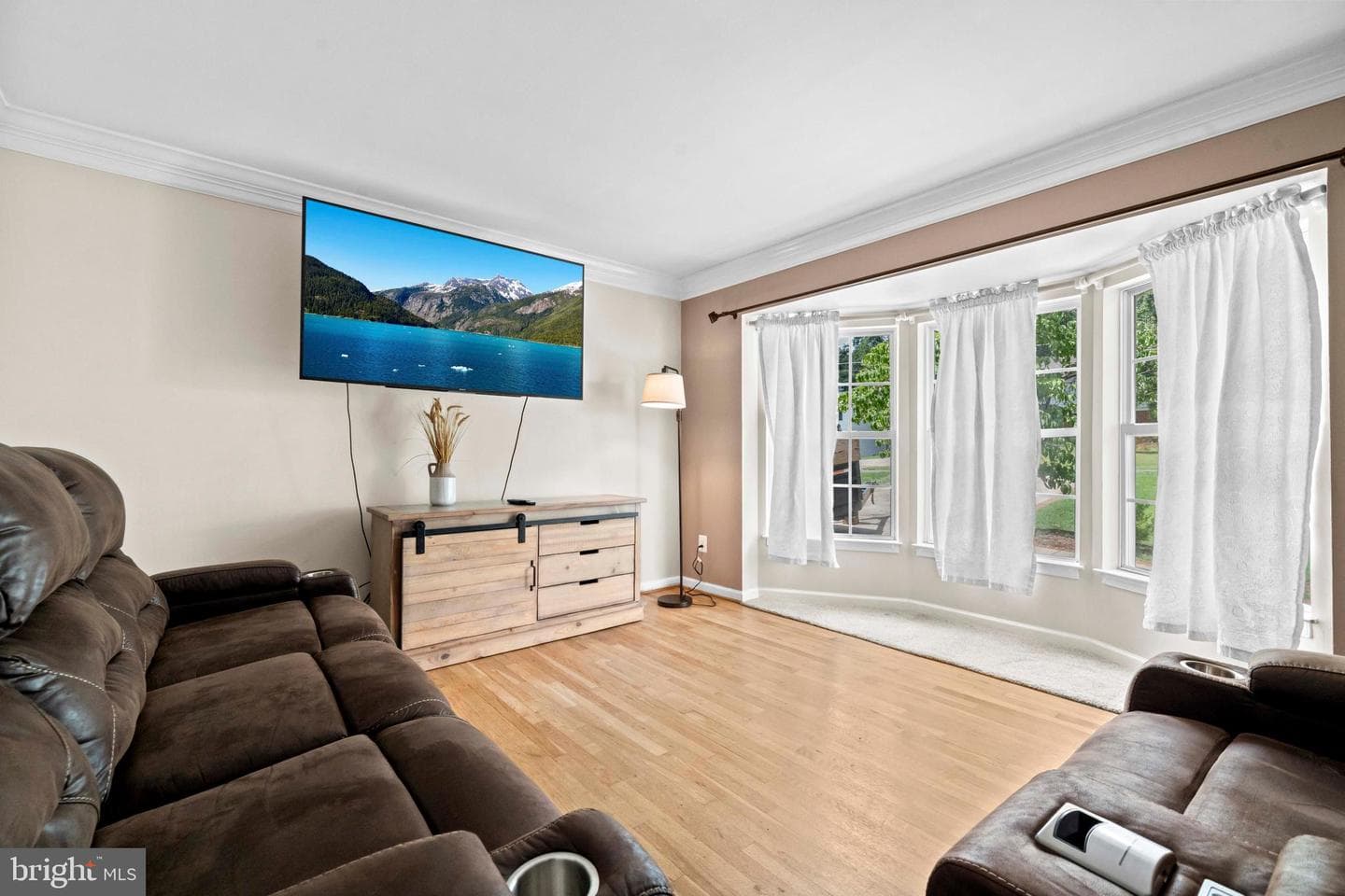 4507 Tipton Ln photo 3