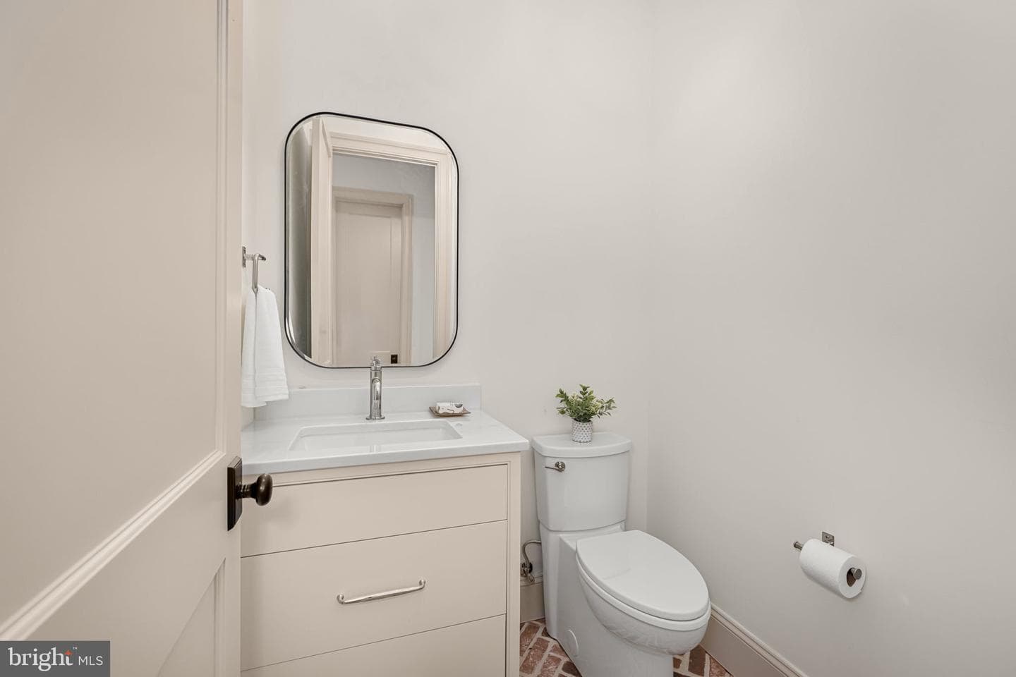 2109 Elliott Avenue photo 23
