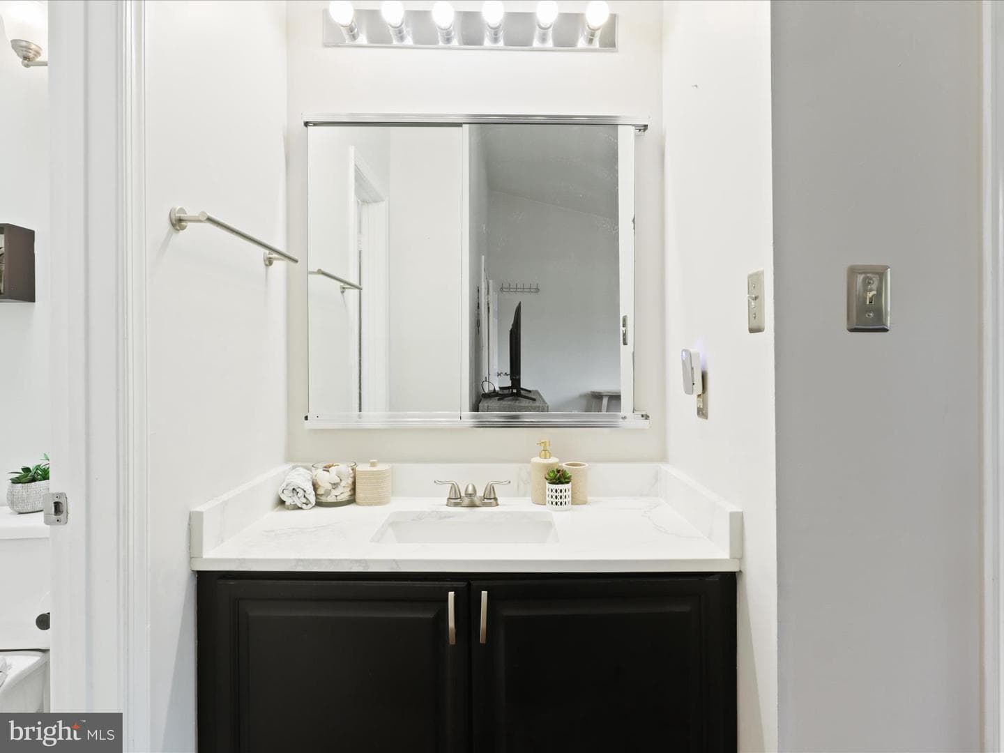 8534 Enochs Drive photo 20