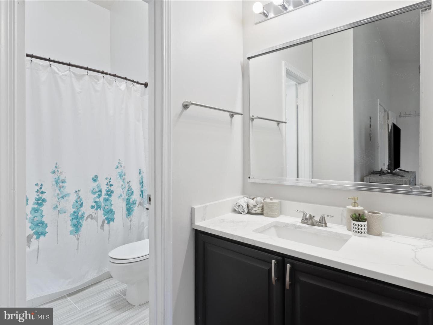 8534 Enochs Drive photo 21