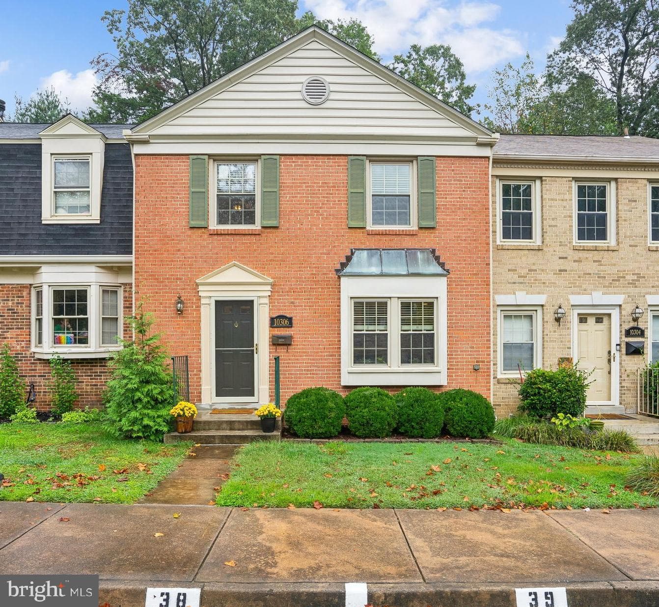 10306 Hampshire Green Avenue photo 2