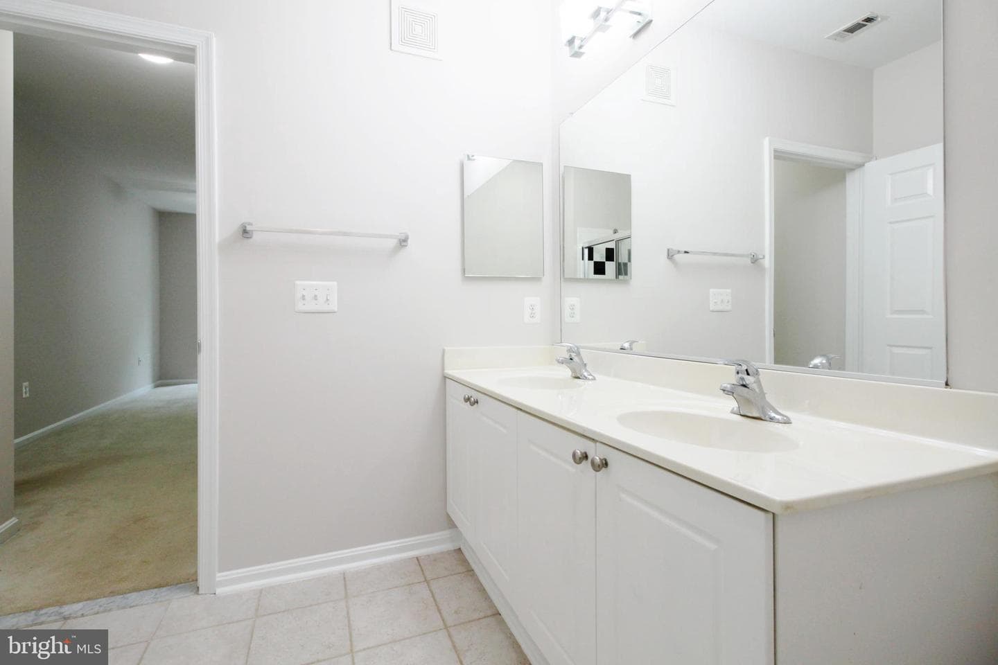 2791 Centerboro Drive #272 photo 12