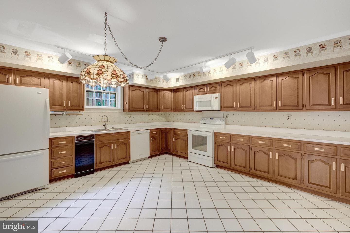 1468 Highwood Drive photo 9