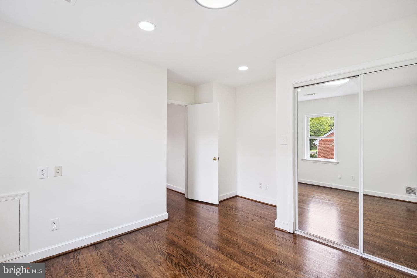 7035 Calamo Street photo 18