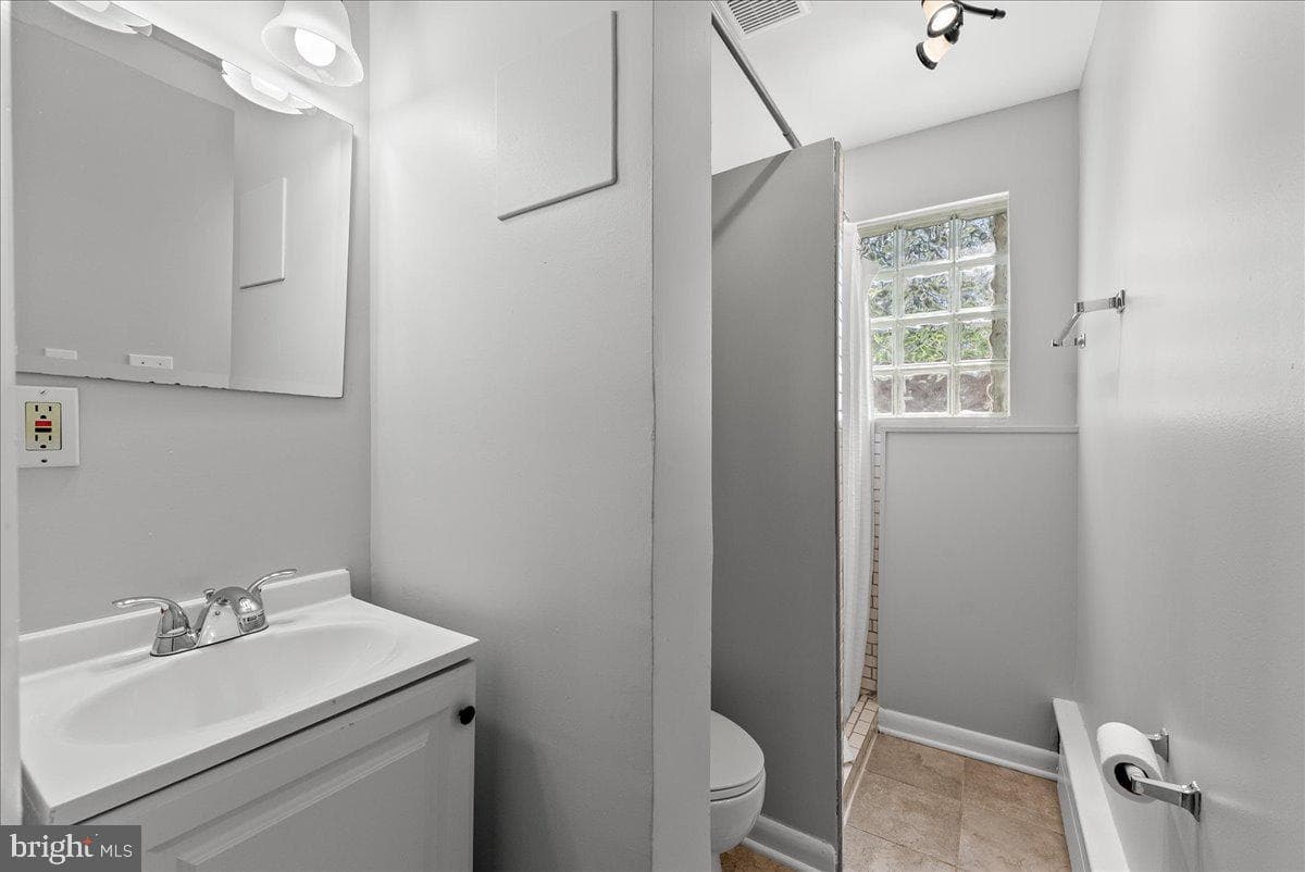 3035 Hazelton Street photo 27