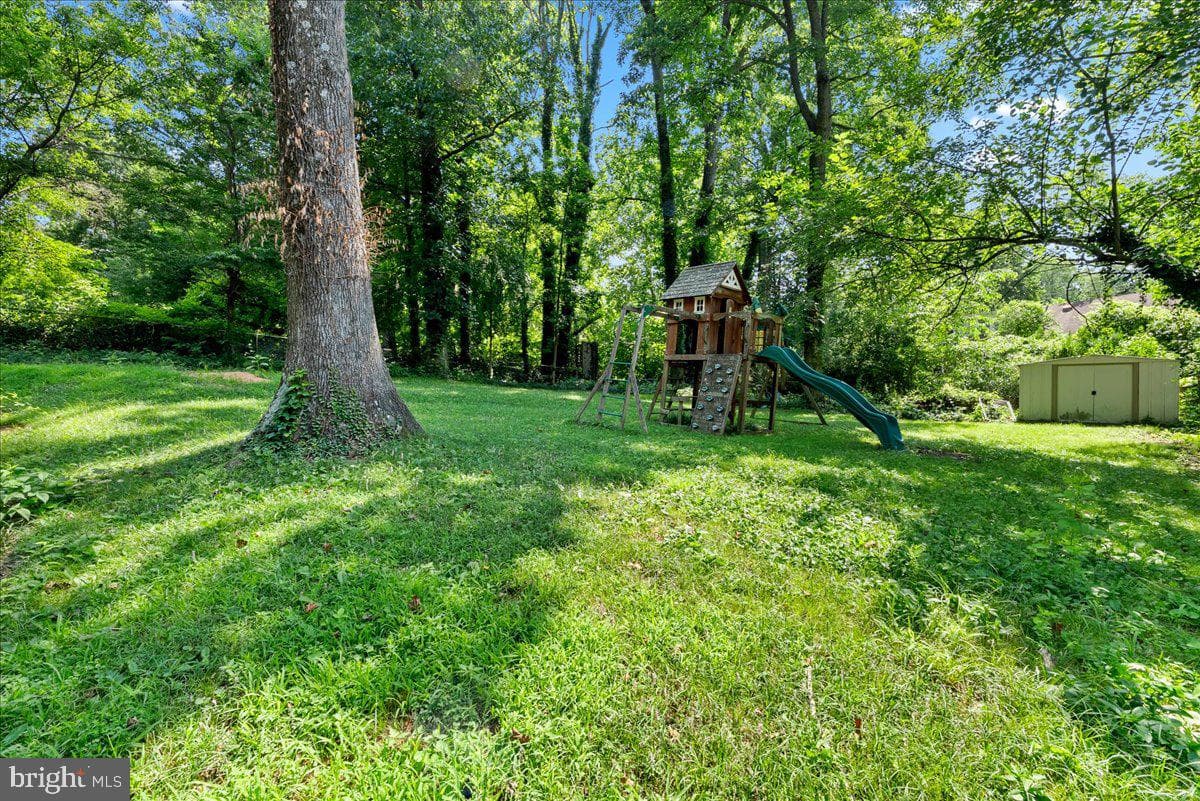 3035 Hazelton Street photo 30