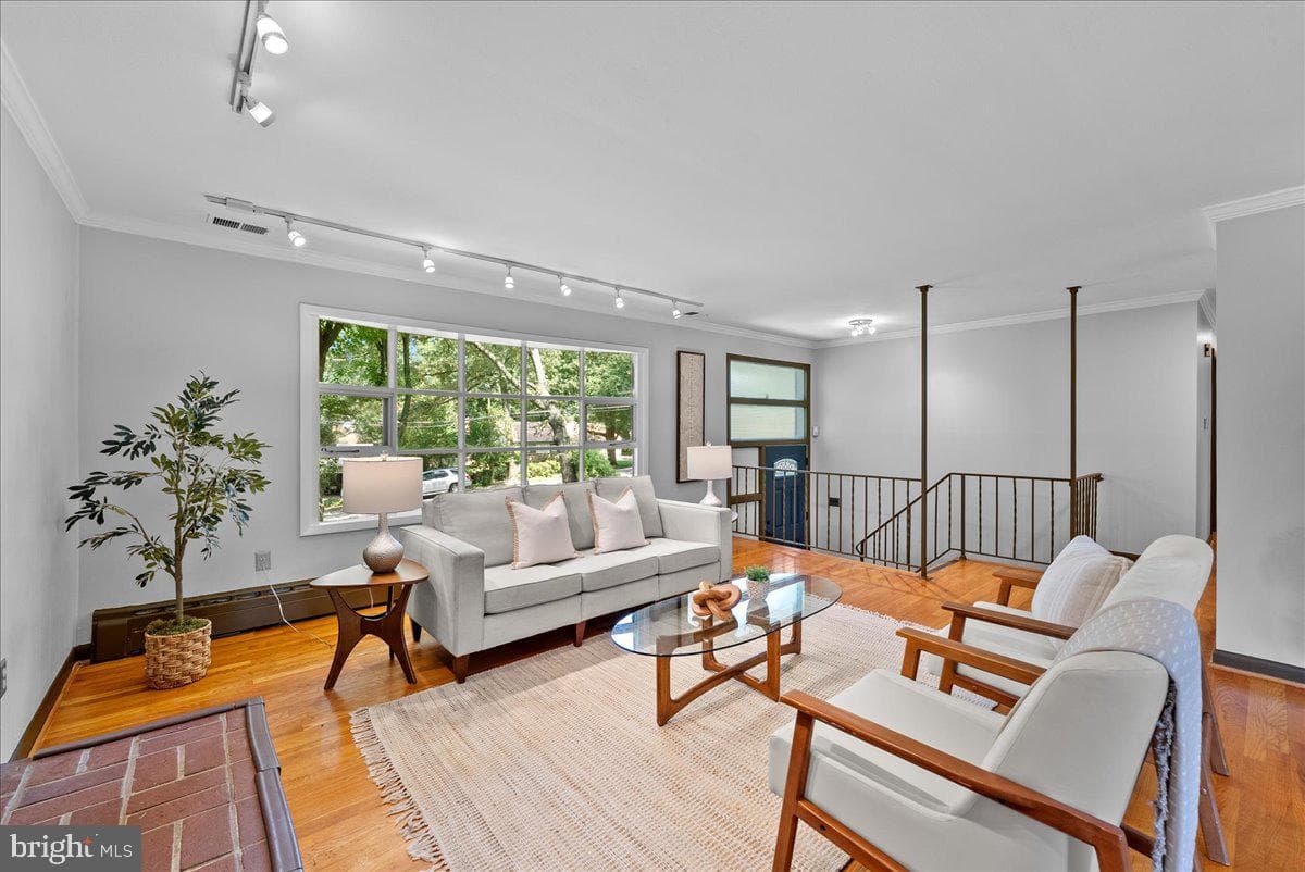 3035 Hazelton Street photo 4
