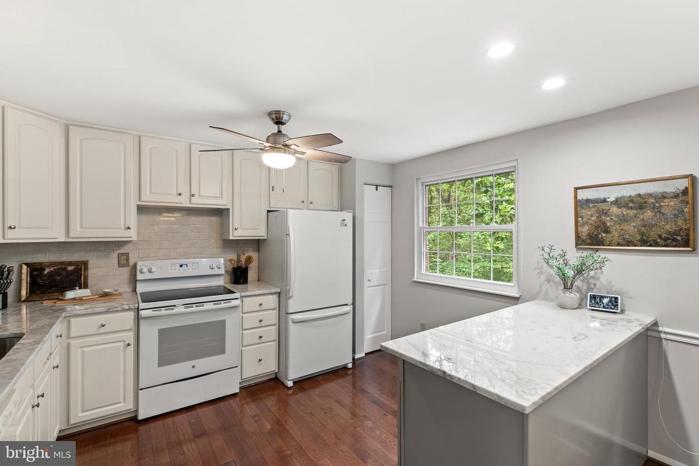 9032 Golden Leaf Court photo 11