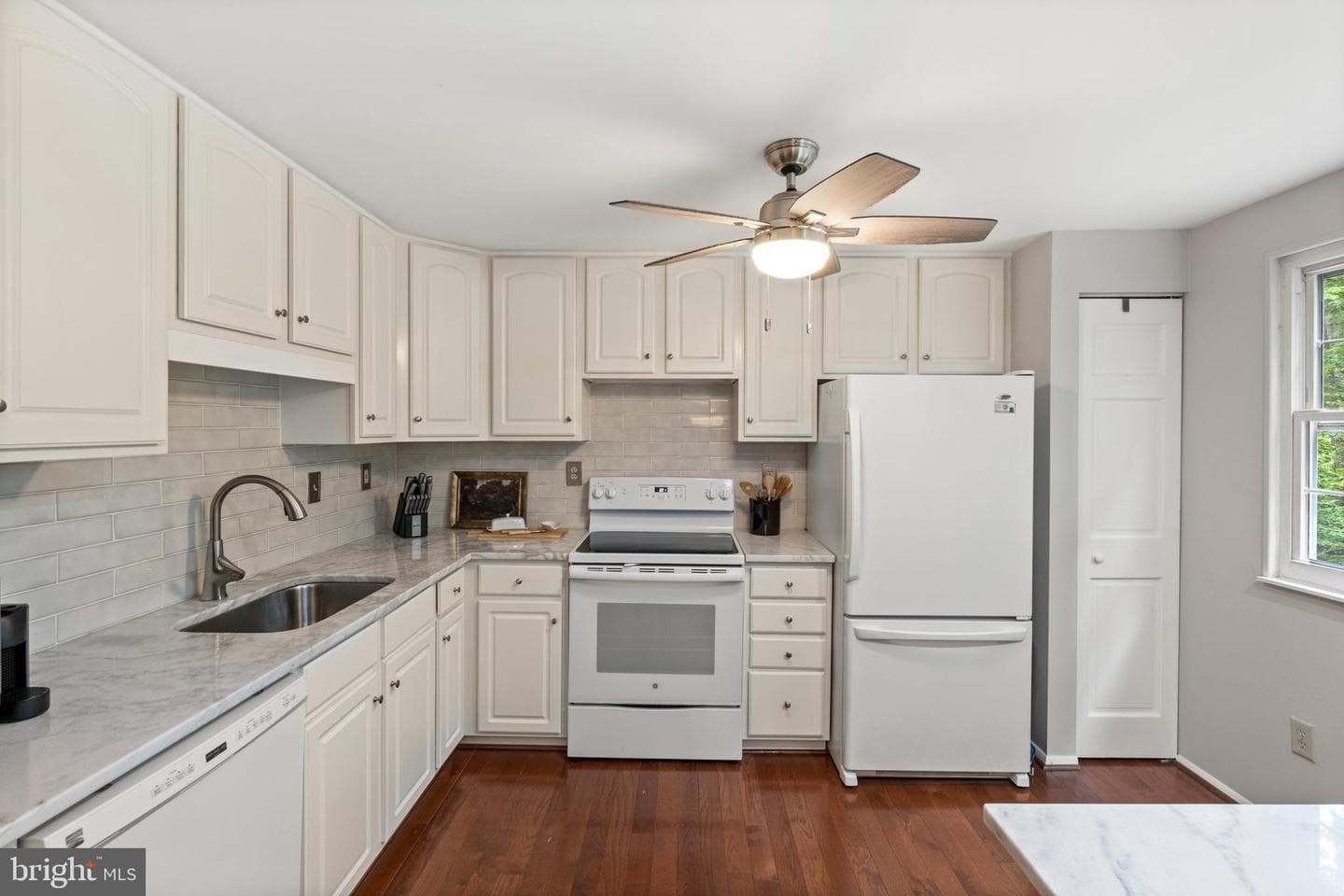9032 Golden Leaf Court photo 12