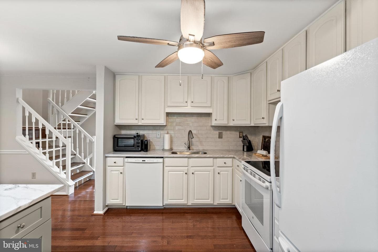 9032 Golden Leaf Court photo 13