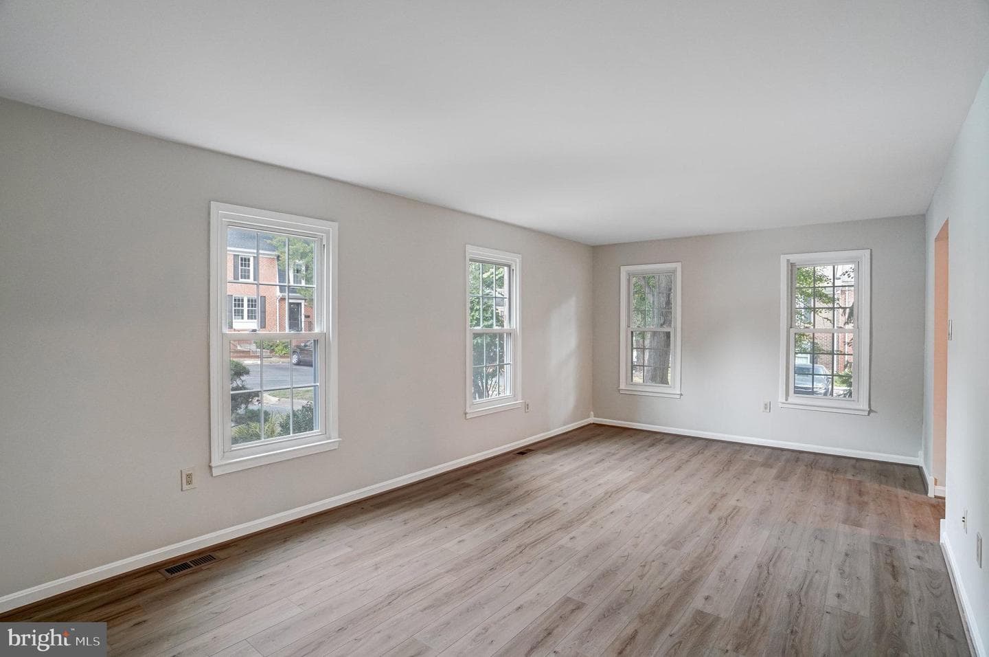 2349 Horseferry Court photo 15