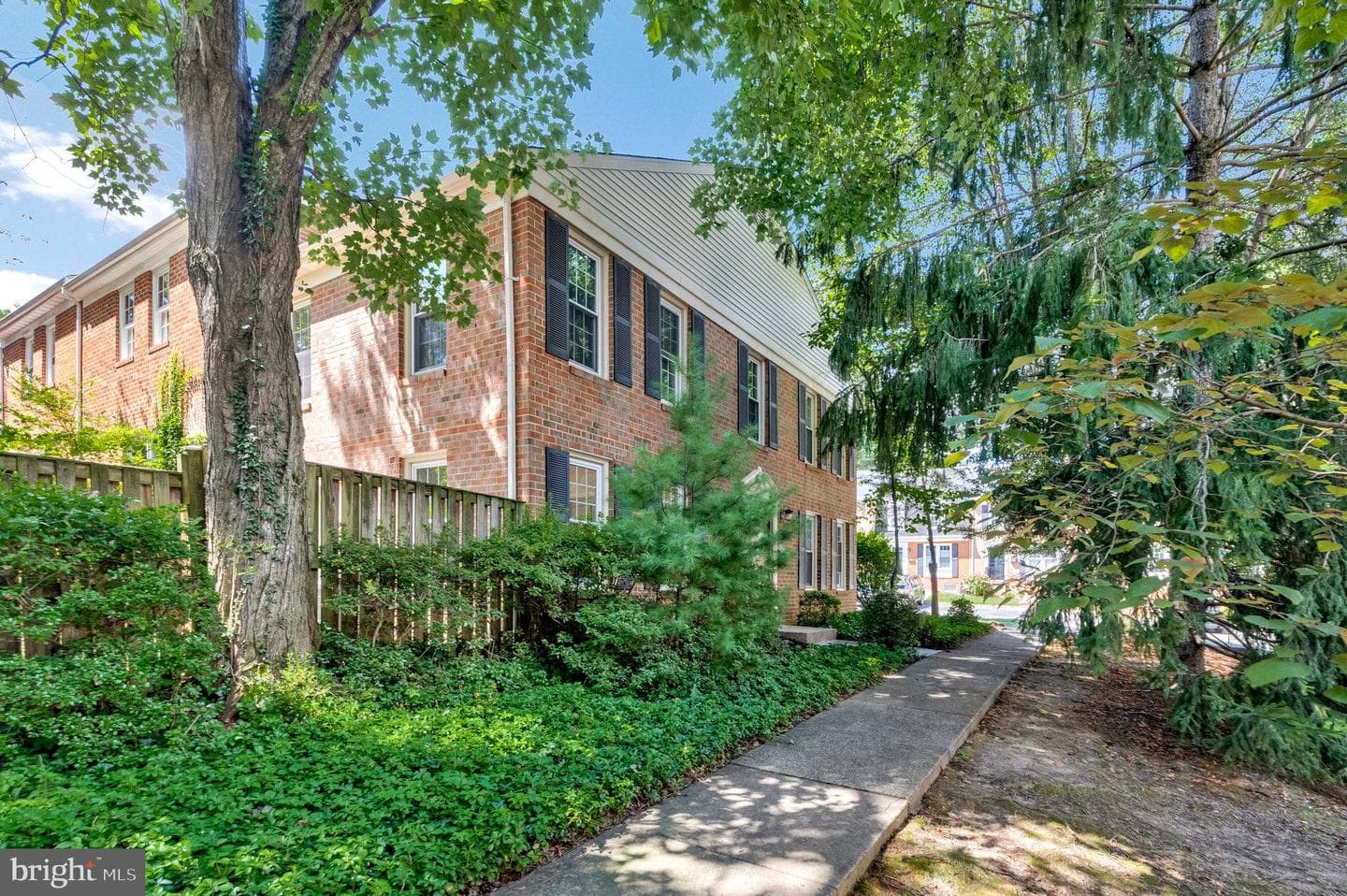 2349 Horseferry Court photo 3