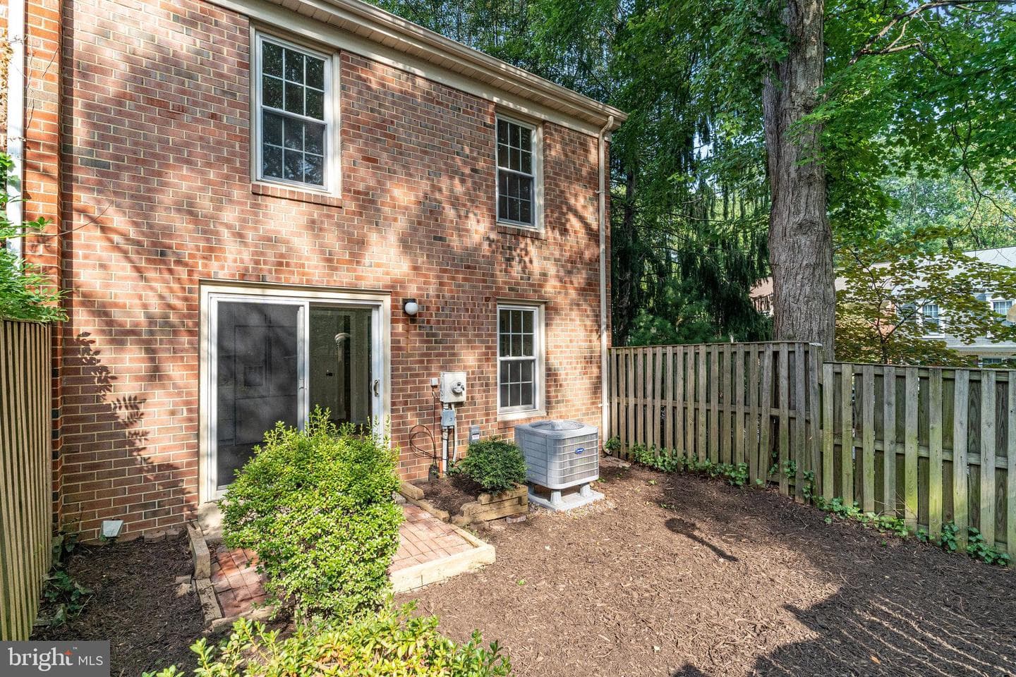 2349 Horseferry Court photo 42