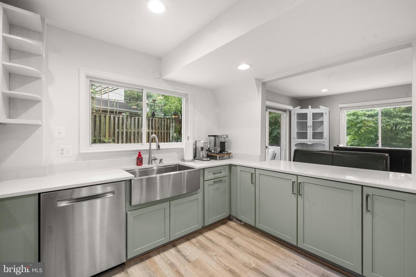 8414 Thames Street photo 14