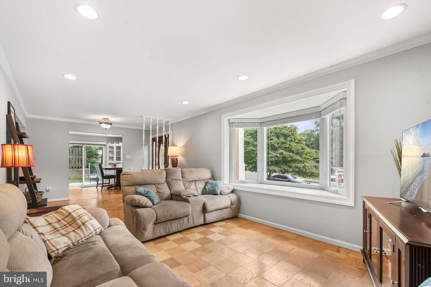 8414 Thames Street photo 8