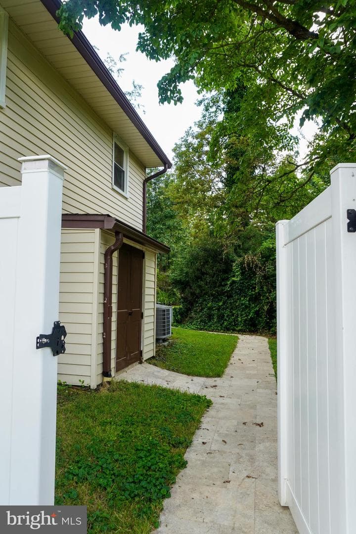 7425 Flora Street photo 17