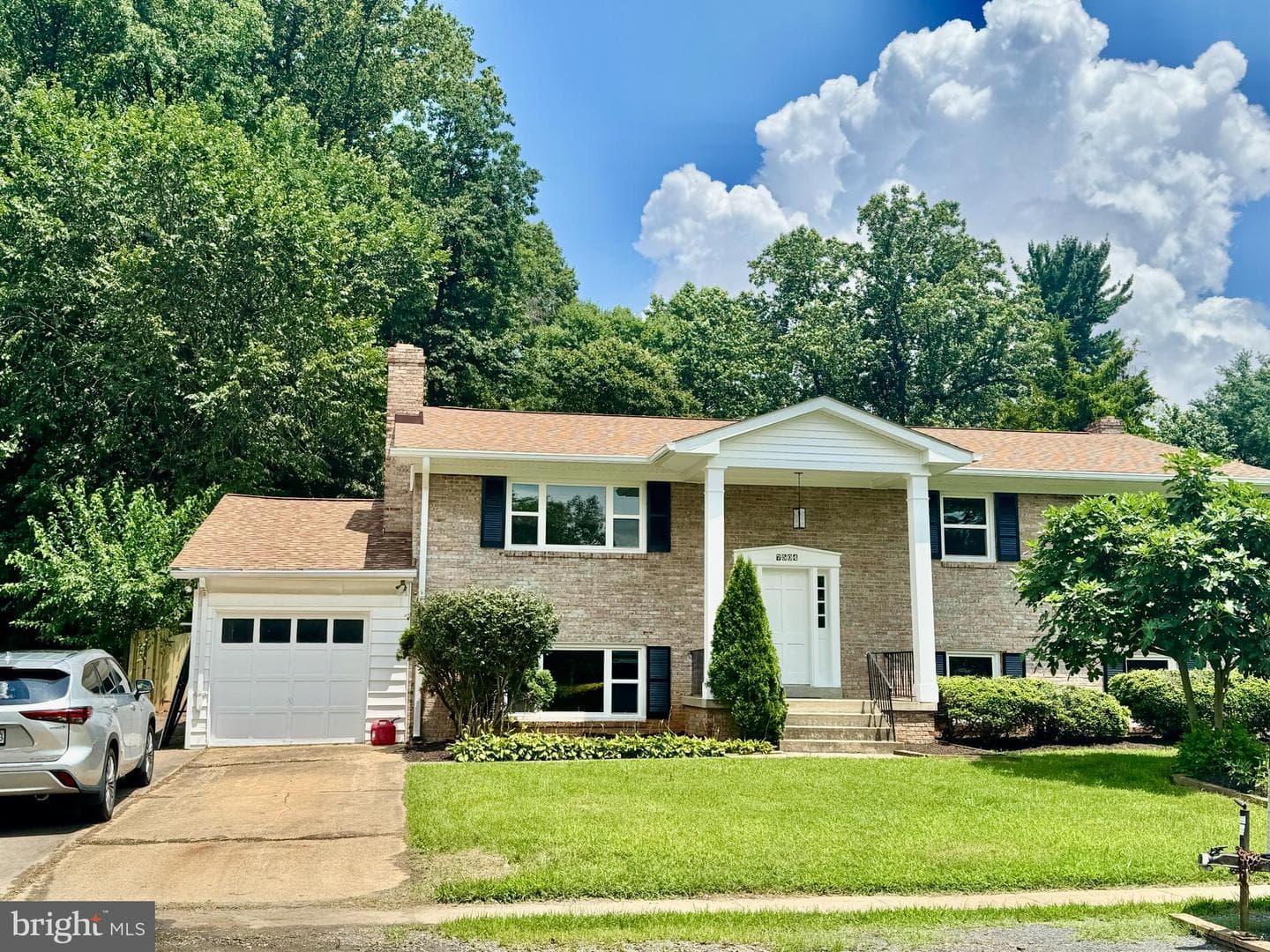 7504 Davian Drive photo 3